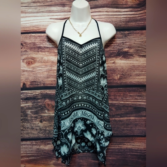 2 For 25$ Maurices Black and White Patterned Halter Top Size Medium - Picture 1 of 6